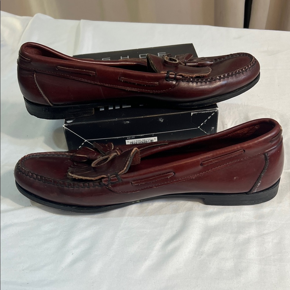 Elegant Burgundy Tassel Loafers for Men - Picture 3 of 5